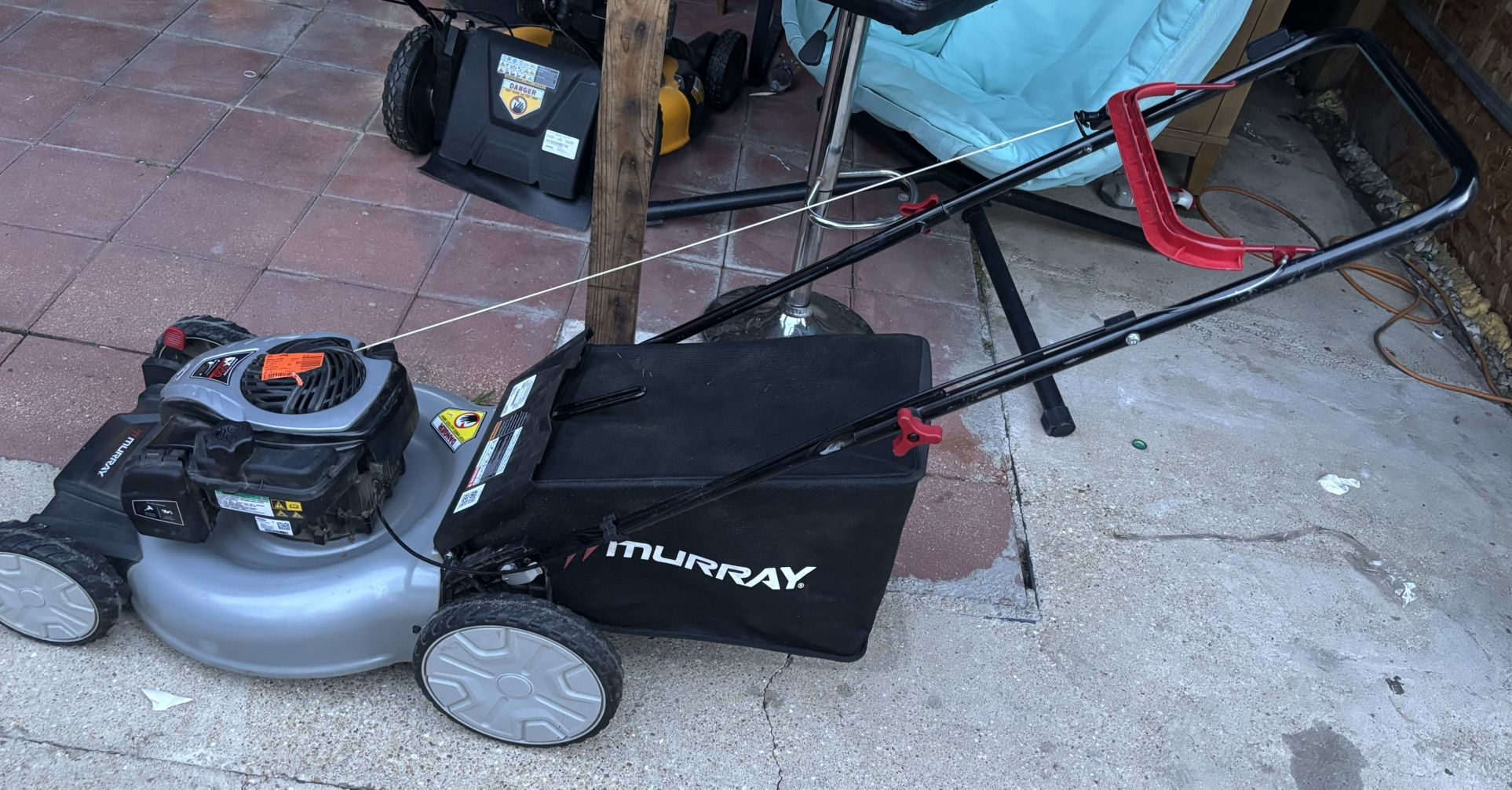 Murray 21 in. 140 cc Briggs and Stratton Walk Behind Gas Push Lawn Mower with Height Adjustment and with Mulch Bag