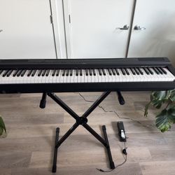 Yamaha Digital Piano P125 (Essential Bundle)
