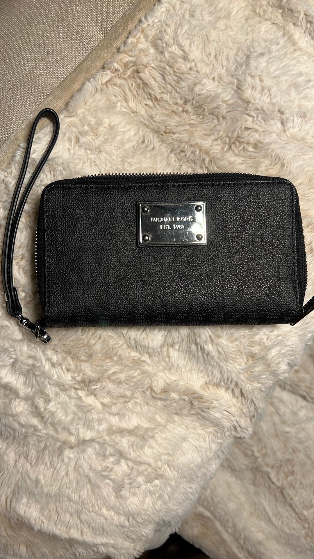 Michael Kors Jet Set Item Wristlet