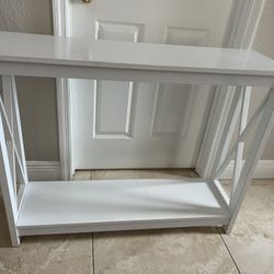 Cute Table (32Hx39x12