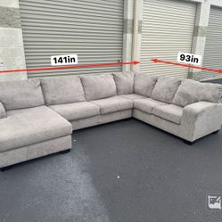 LIKE NEW Light Gray Sectional 