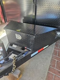 EACH FOR SALE NEW ALUMINUM TOOL BOX TONGHE INCLUDING 2 SET KEYS DIMENSIONS LARGE 39" FOR ANY QUESTION TEXT ME PLEASE HABLO ESPAÑOL THANk you