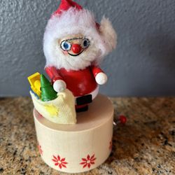 Christmas Collectible Steinbach Germany Music Box Grinder Santa plays Silent Night 