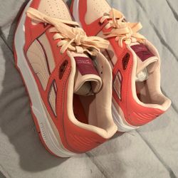Women Puma Size 6