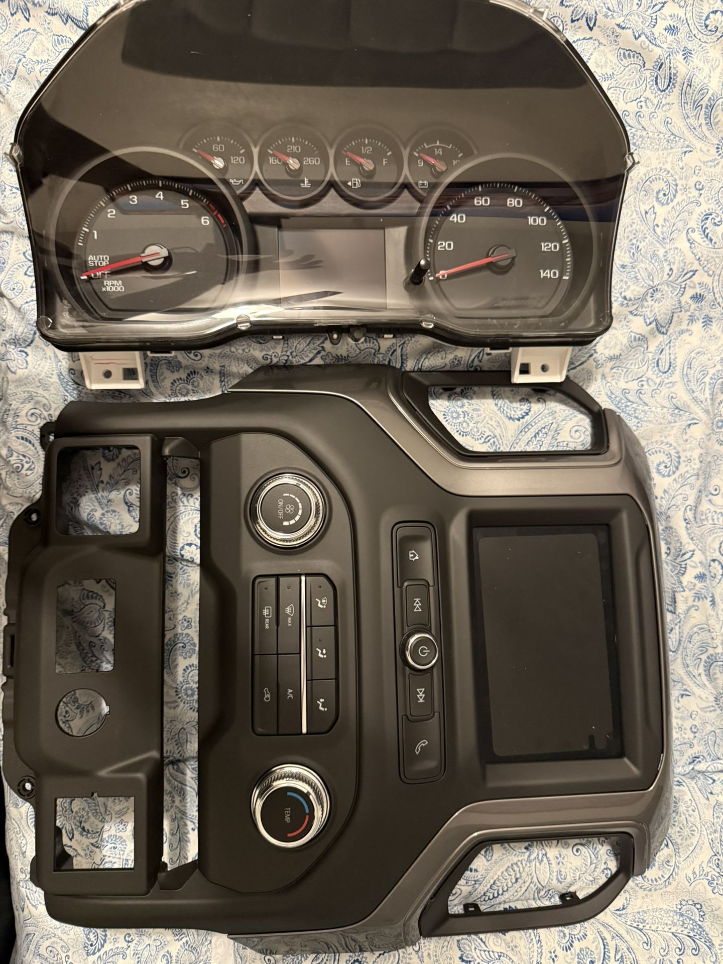 Gmc sierra Cluster And Radio Unit 