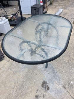 Lightweight patio table, $25, very easy to move