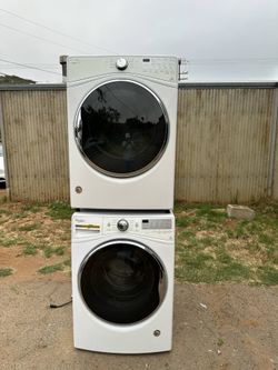Whirlpool washer and gas dryer laundry set