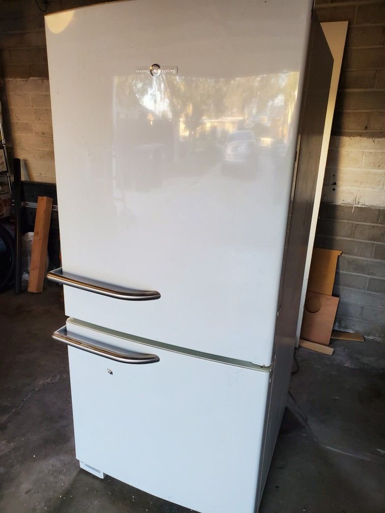 GE White Artistry Refrigerator