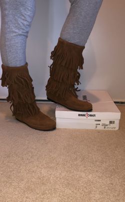 Minnetonka suede 3 layer fringe boot