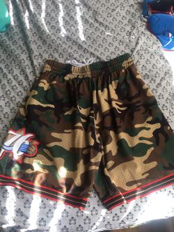 Size M - 76ers Hardwood Classic Shorts 