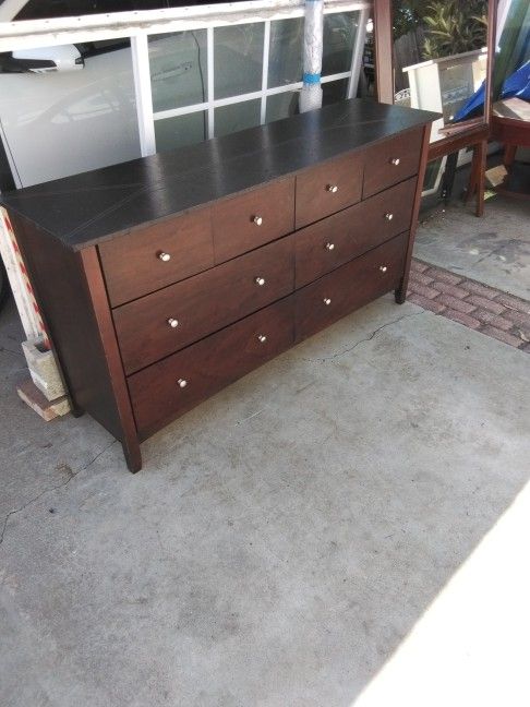 8 Drawer Dresser Solid Wood With Mirror.