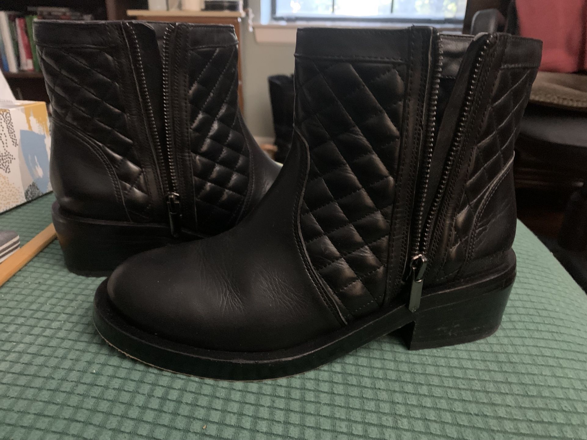 BN SAM EDELMAN LEATHER BOOTIES 6.5