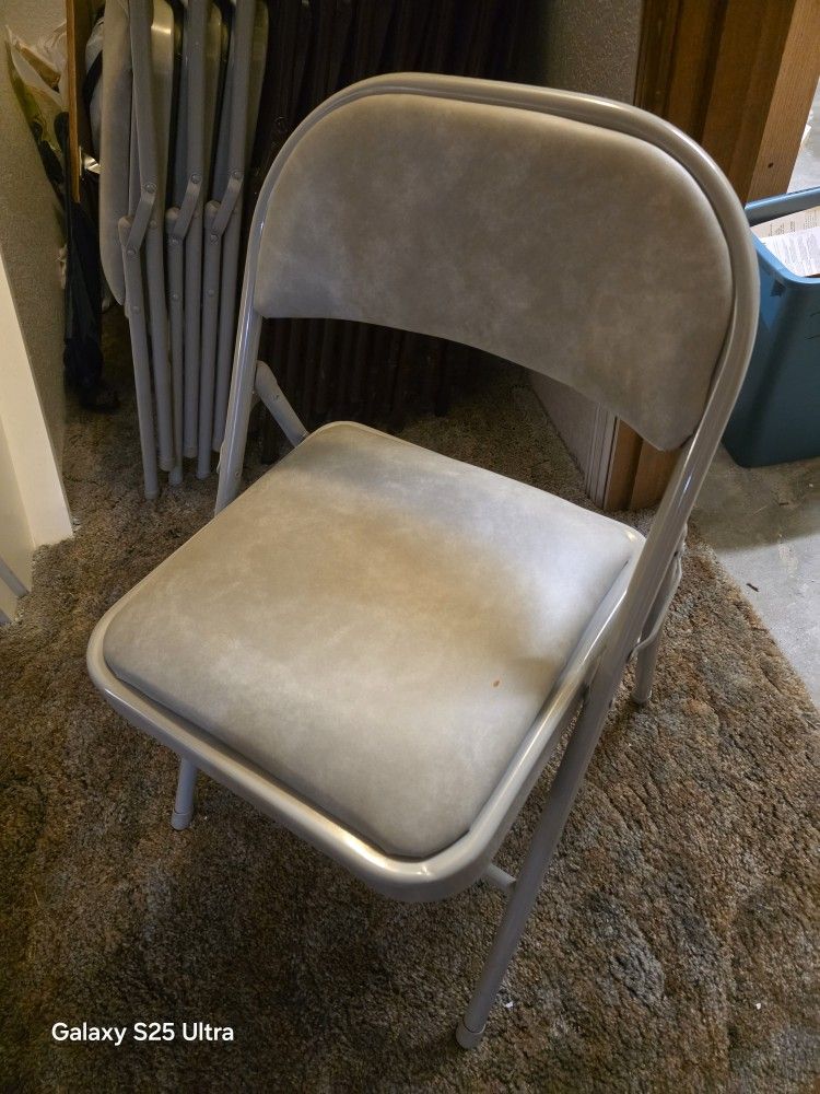 Folding Chairs 