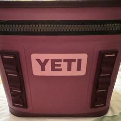 Yeti Cooler - Hopper Flip 8 - New w/o Tags Purple