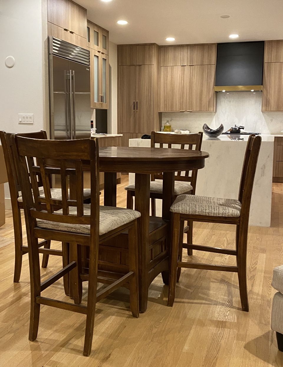 4 Chairs Dinning Table for Sale in Kirkland, WA - OfferUp