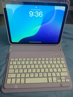 Apple iPad with Bluetooth Keyboard Case