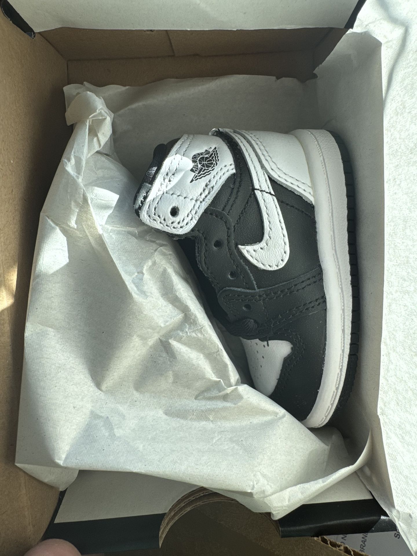 BRAND NEW JORDANS SIZE: 3c