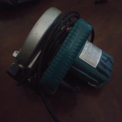 Corded Makita Skill Saw 5 1/2 Used 3 Times