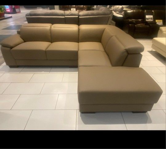 *Wow*---Portofino Attractive Stone Leather Sectional Sofa---Delivery And Easy Financing Available 👍