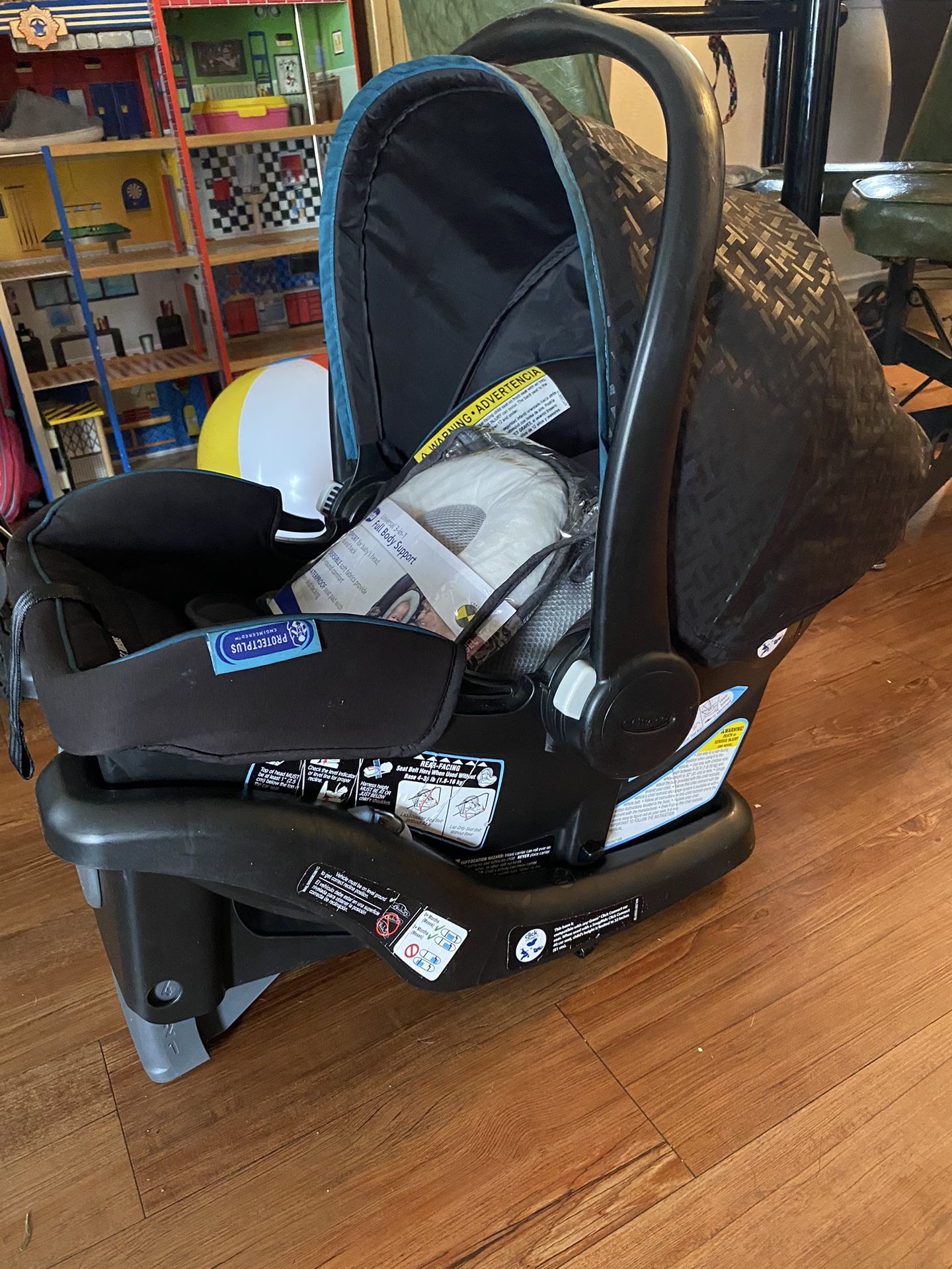 Infant Car seat W/base Combo 