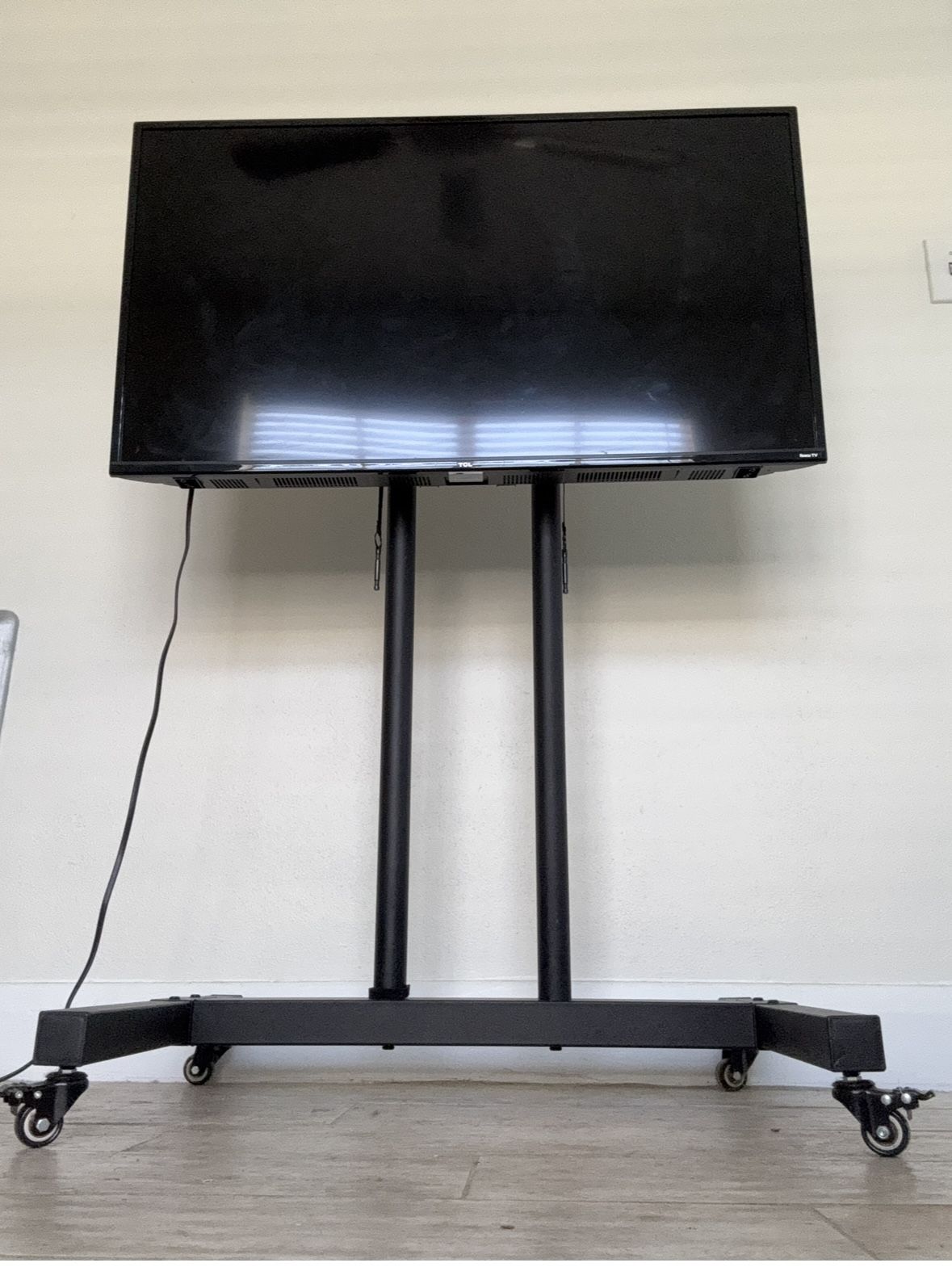 TCL 40-inch 1080p Smart LED Roku 