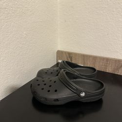 Black Crocs Size 6.5 Youth - 8 Women