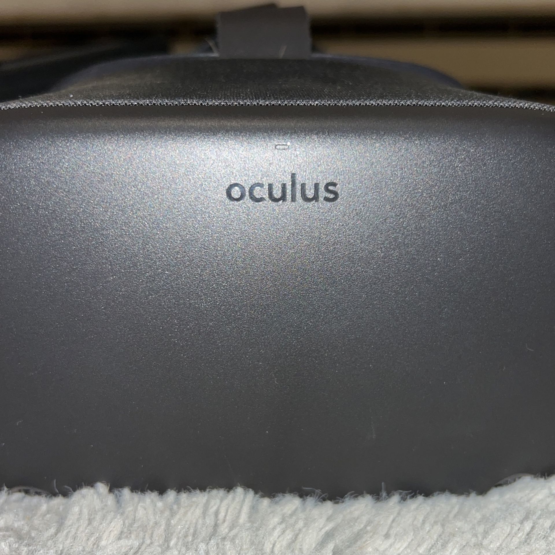 Oculus Quest All-in-one VR Gaming Headset