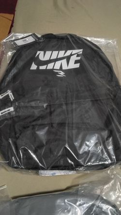Nike Russel Wilson 15" back pack with water bottle pocket
