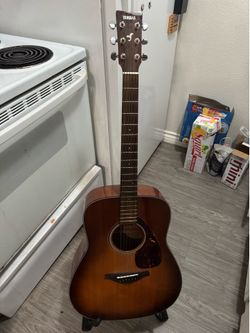 Yamaha Acoustic Guitar