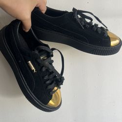 Puma Suede Platform Sneakers In Black With Gold Toe Cap Size 8 New In Damage Box