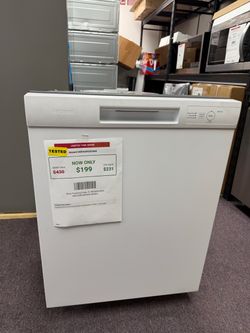 Hotpoint 24-in Front Control Built-in Dishwasher (White ), 60-Decibel