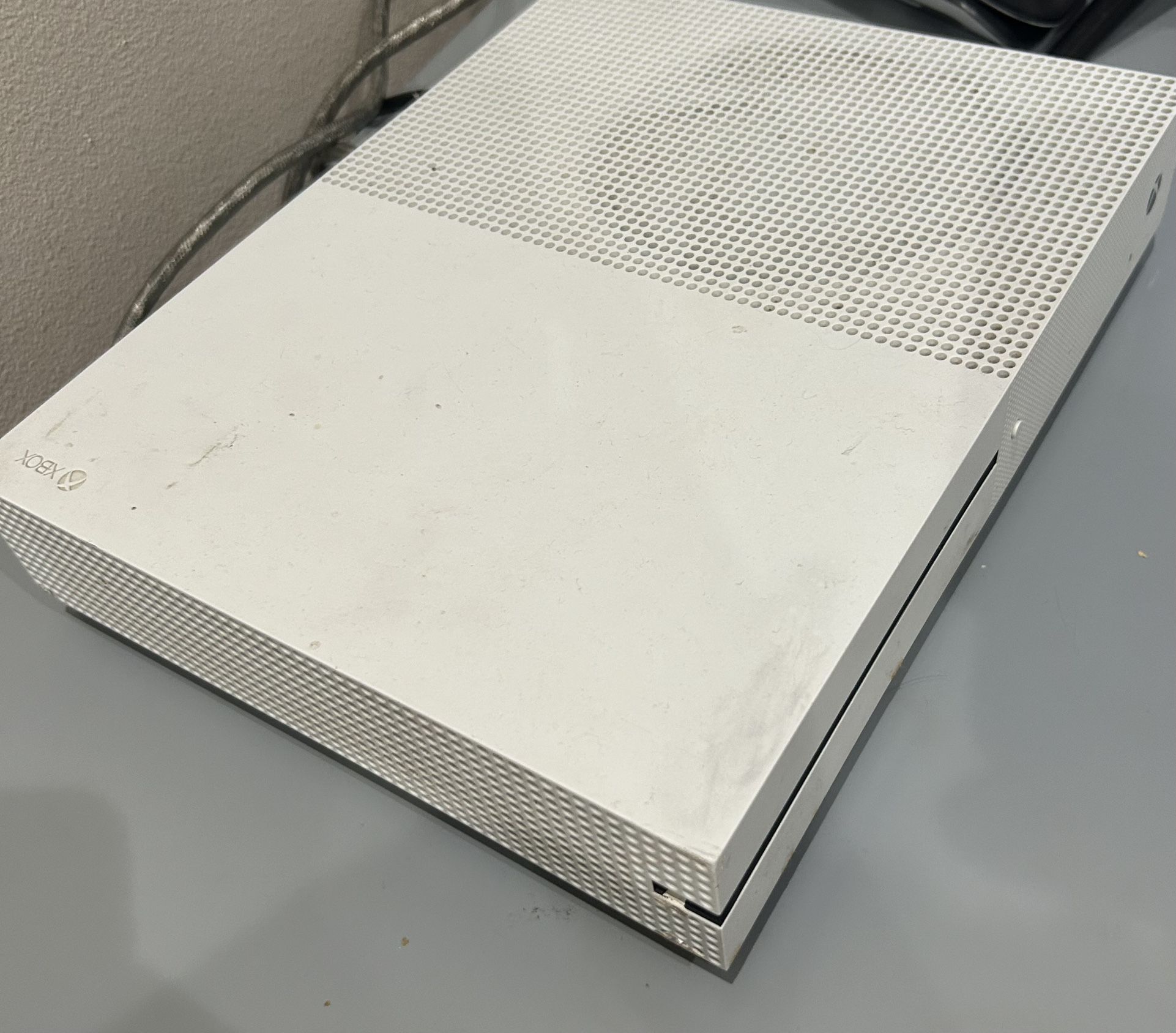 Xbox One S + Blue Controller