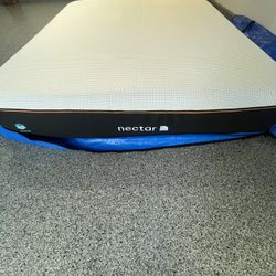Nectar Premier Copper Cal King Mattress in perfect condition.