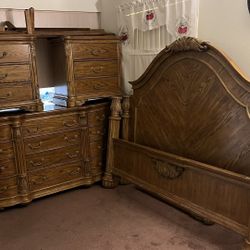 Heritage Wooden Bedroom Set