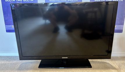 Samsung 46" 1080p Full HD TV (Model LN46E550) - Works Perfectly