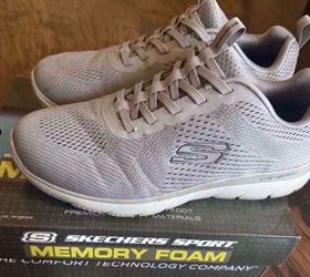 Men Skechers Size 9