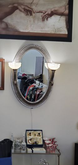 Lighted Wall Hanging Mirrorr 