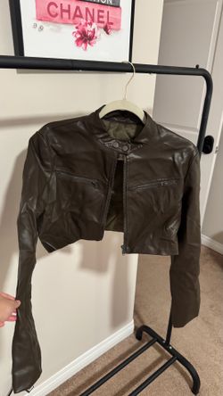 Cropped leather jacket