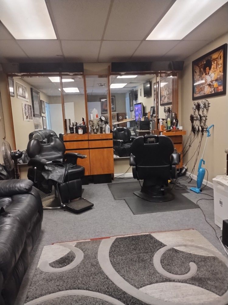 BARBERSHOP VIP 💈 2 CHAIRS 💺 OPEN $150 PR WEEK