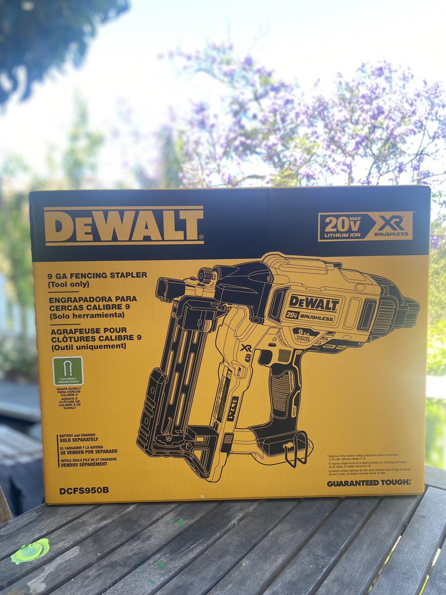DEWALT 20V Maximum 9 Gauge Cordless Fencing Stapler