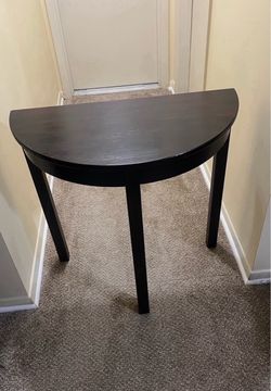 Console brown wood table full details in photo gallery pick up In Gaithersburg md20877