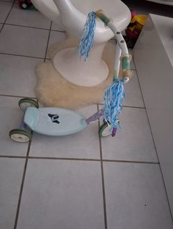 Huffy Three Wheel Frozen Scooter