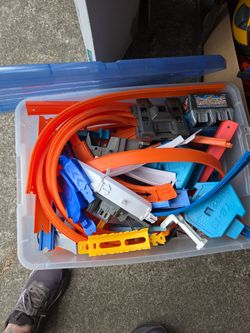 Hot wheels track
