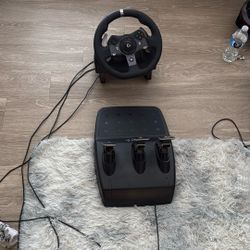 Logitech g920 racing wheel and pedals