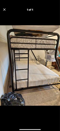 Bunk bed (twin over full)