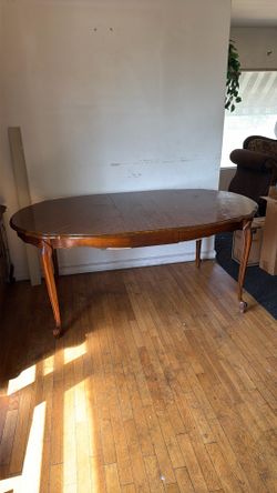 Beautiful Vintage Wood Dining Table – Classic Style