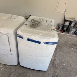 Insignia Washer & Gas Dryer Set 