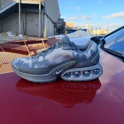 Brand New And Original Men's Nike Air Max's DN Sneakers Sizes 8 And 9.5 