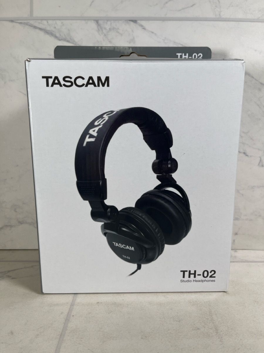 Tascam TH-02 Closed Back Studio Headphones (A1G011398)