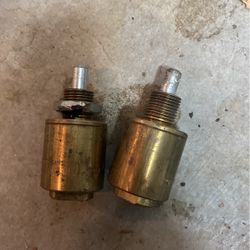 Two 1/4" Npt Pneumatic Accuators